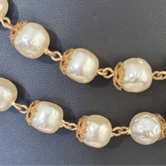 Vintage gold tone faux pearl double layer necklace - Picture 2 of 6
